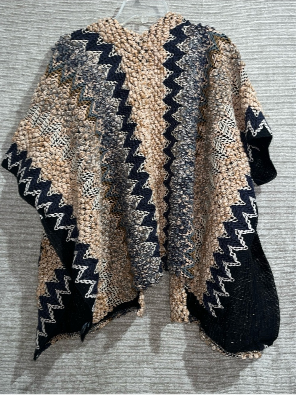 Angie Boucle Mosaic Knitted Chevron Shawl Tan Navy Black Poncho Pockets Boho - Picture 6 of 12